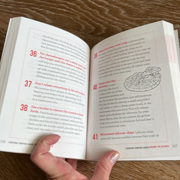 NWT Readers Digest book EVERYDAY SURVIVAL HACKS - Picture 2 of 5